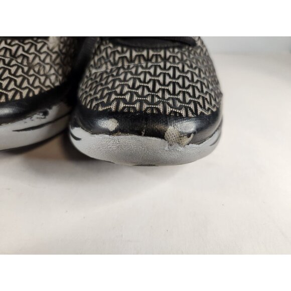 Under Armour Youth Size 7 Used 1281104-001 - Picture 4 of 9